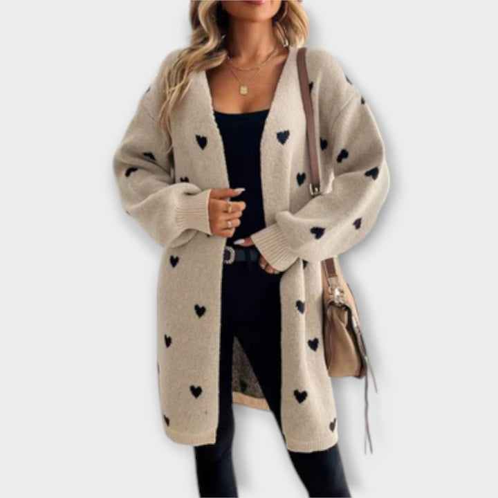 Julia - Beiger Cardigan mit Herzmuster