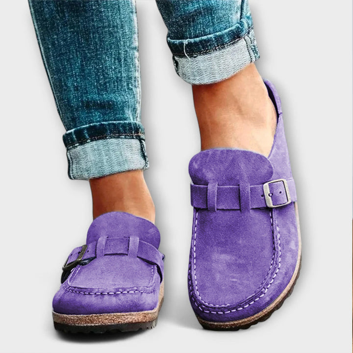 Mechthild - Lila Wildleder-Clogs mit Schnalle