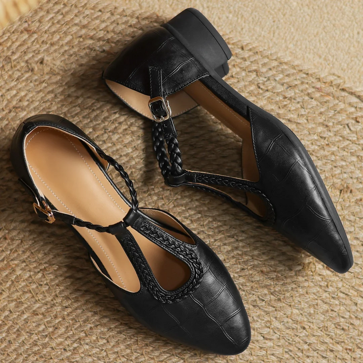 Greta – T-Steg-Schuhe in Flechtoptik