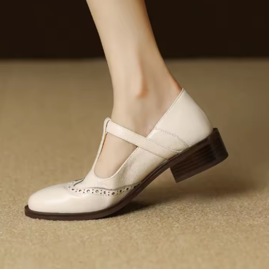 Amelie – T-Steg-Schuhe im Budapester Stil