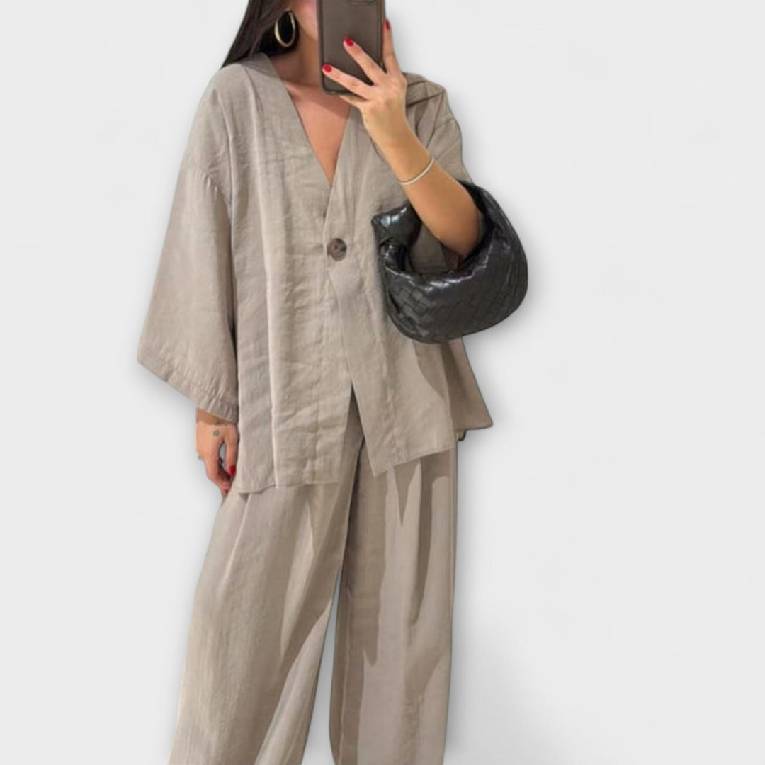 Jacqueline - Braunes Set mit V-Top und Hose