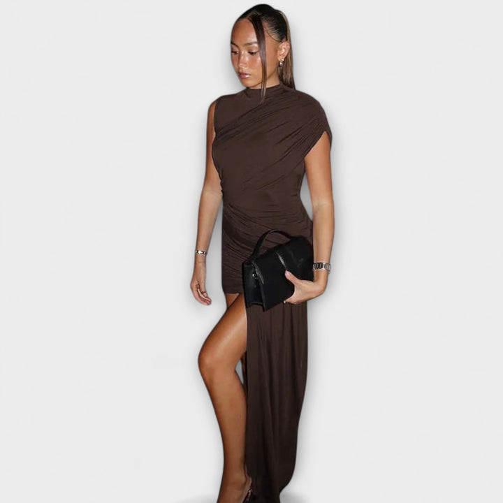 Lila - Braunes Plissee-Kleid mit Rundhalsausschnitt