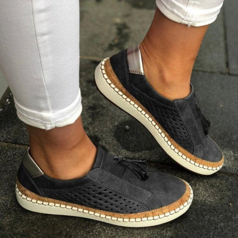 Isabelle | Perforierte Wildleder-Loafer mit Quaste für Damen