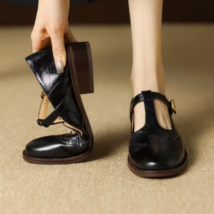 Amelie – T-Steg-Schuhe im Budapester Stil