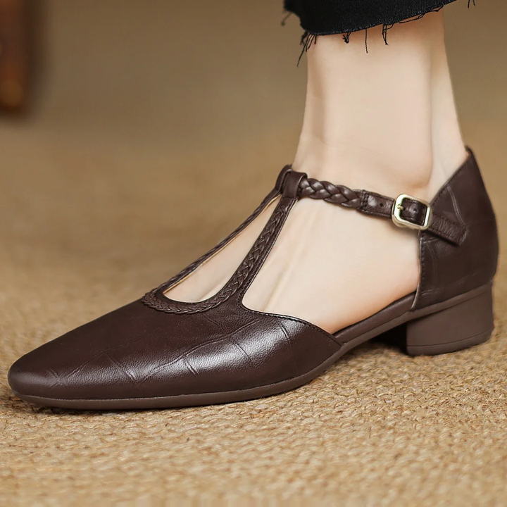 Greta – T-Steg-Schuhe in Flechtoptik