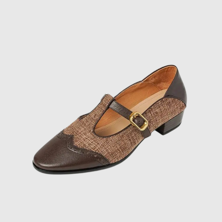 Sophie – Flache T-Steg-Schuhe mit Lochmuster