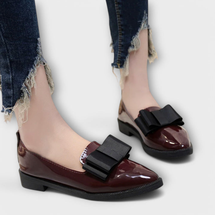 Helga - Bordeauxrote Lack-Ballerinas mit Schleife
