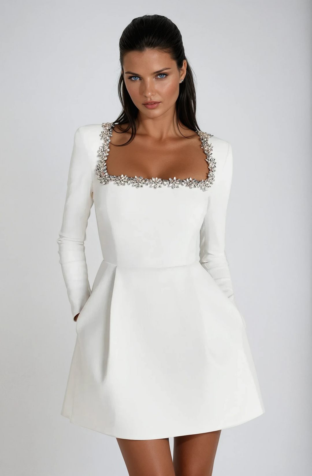 Theodora | Damenkleid mit eckigem Ausschnitt, langen Ärmeln und Glitzerbesatz für Hochzeitsgäste