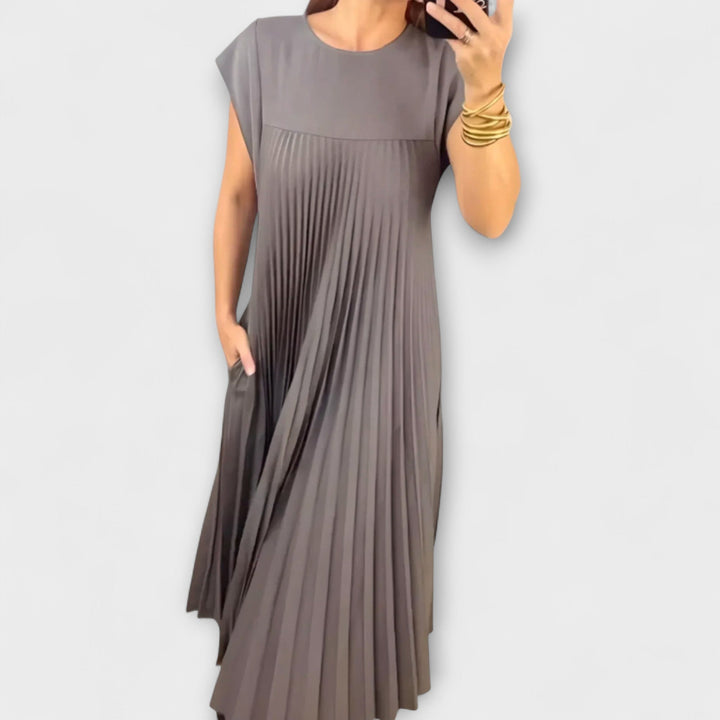 Zairelle - Schwarzes elegantes Plisseekleid