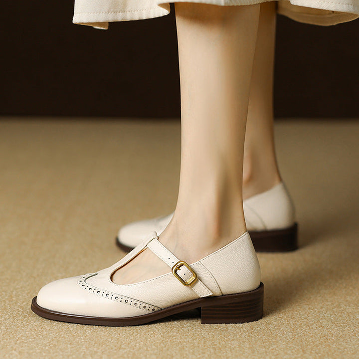 Amelie – T-Steg-Schuhe im Budapester Stil
