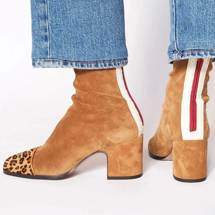 Fabienne | Wildleder-Stiefeletten mit eckiger Spitze, Blockabsatz und Kontraststreifen für Damen