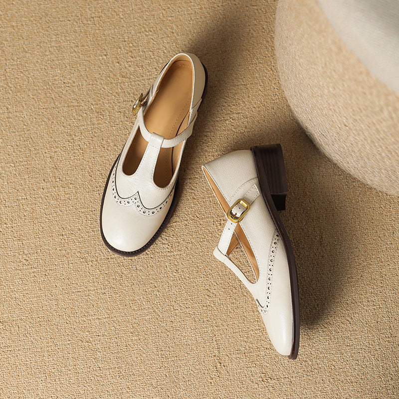 Amelie – T-Steg-Schuhe im Budapester Stil