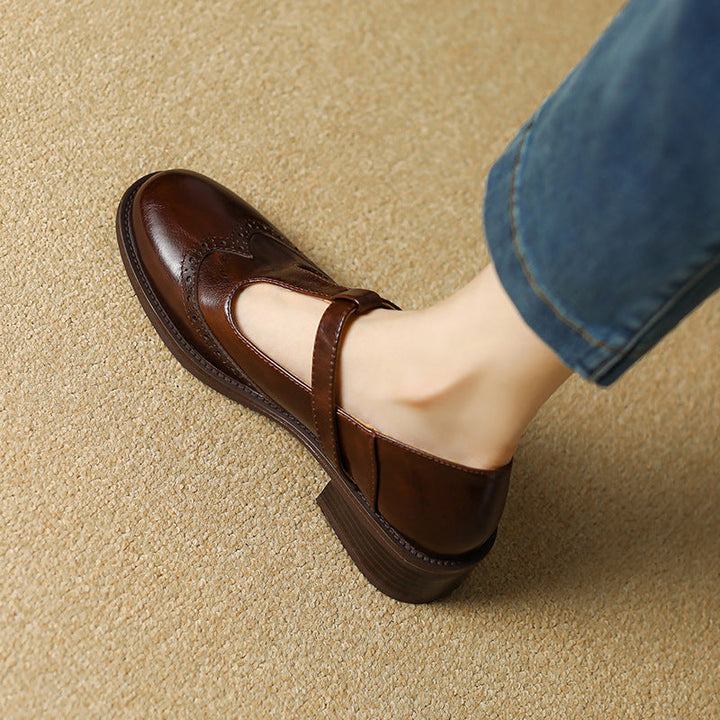 Amelie – T-Steg-Schuhe im Budapester Stil