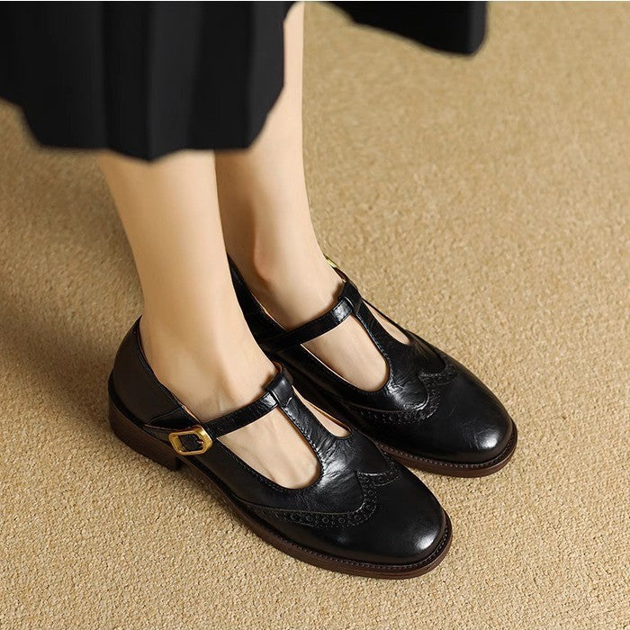 Amelie – T-Steg-Schuhe im Budapester Stil