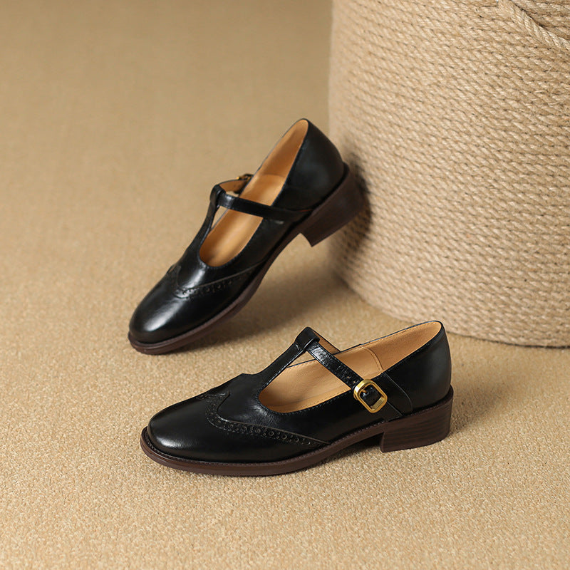 Amelie – T-Steg-Schuhe im Budapester Stil