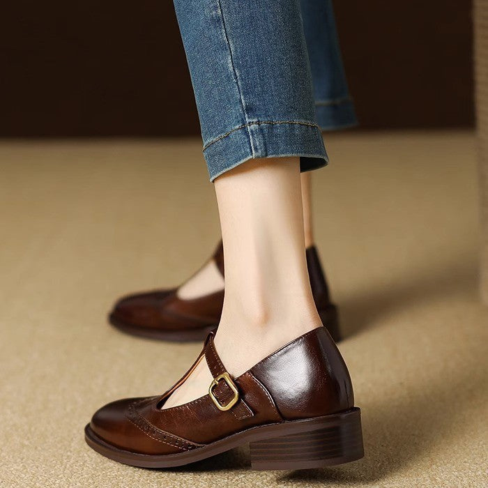Amelie – T-Steg-Schuhe im Budapester Stil