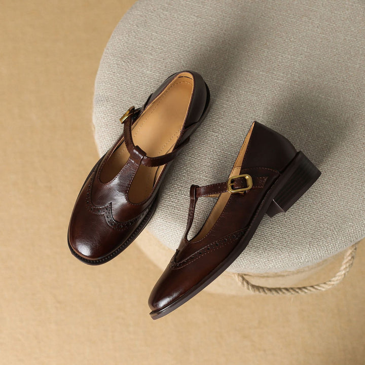 Amelie – T-Steg-Schuhe im Budapester Stil