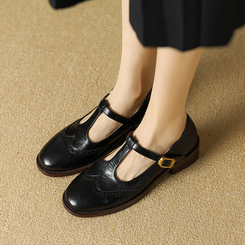 Amelie – T-Steg-Schuhe im Budapester Stil