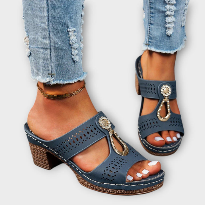 Margarete - Stilvolle Schwarze Sandalen