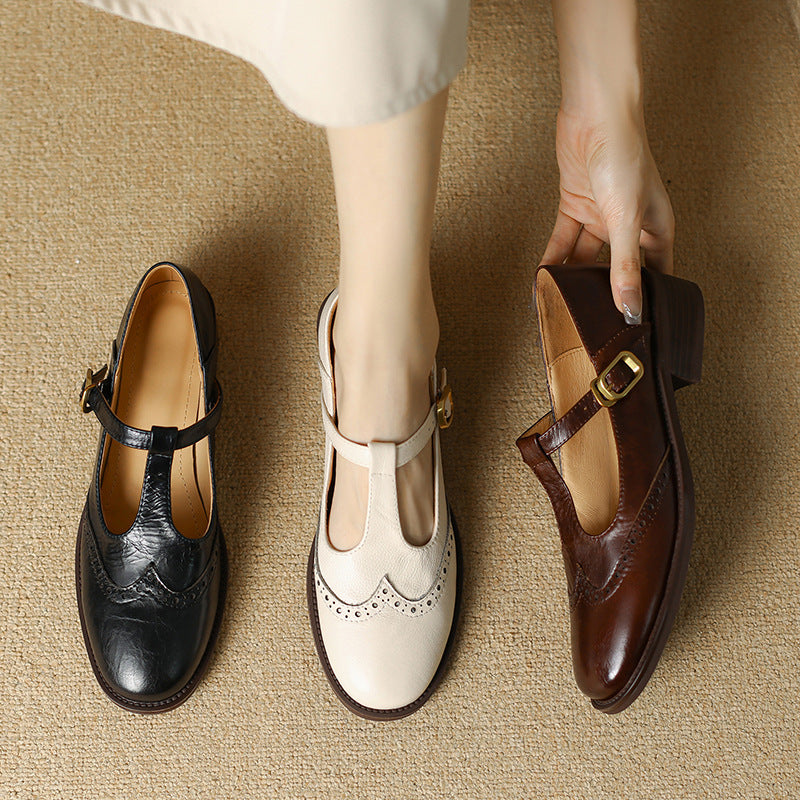 Amelie – T-Steg-Schuhe im Budapester Stil