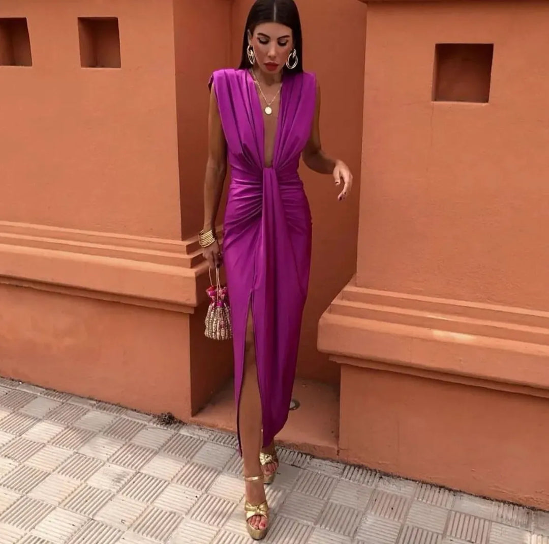 Amelia | Ärmelloses plissiertes Damen-Midikleid mit V-Ausschnitt und Wickeltaille für Hochzeitsgäste