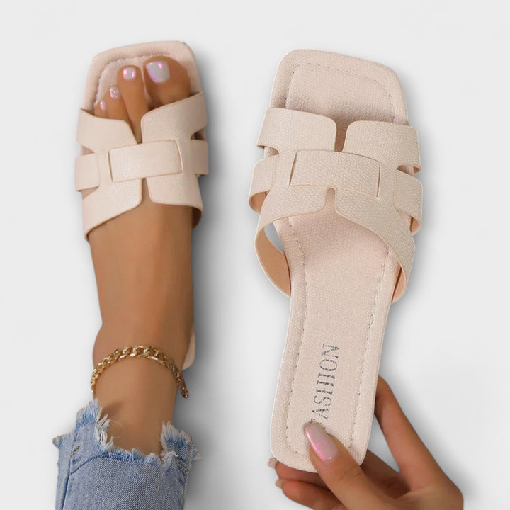 Dietlinde - Flache Pantoletten in Beige