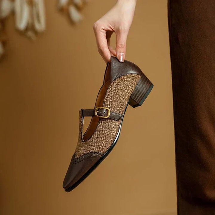 Sophie – Flache T-Steg-Schuhe mit Lochmuster