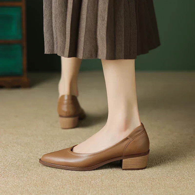 Ella – Spitz zulaufende Ballerinas mit flachem Absatz