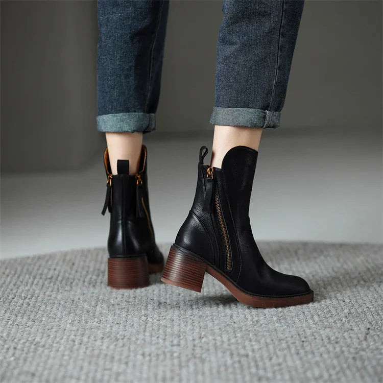 Zaria | Stiefeletten mit Blockabsatz in Holzoptik und Reissverschluss für Damen