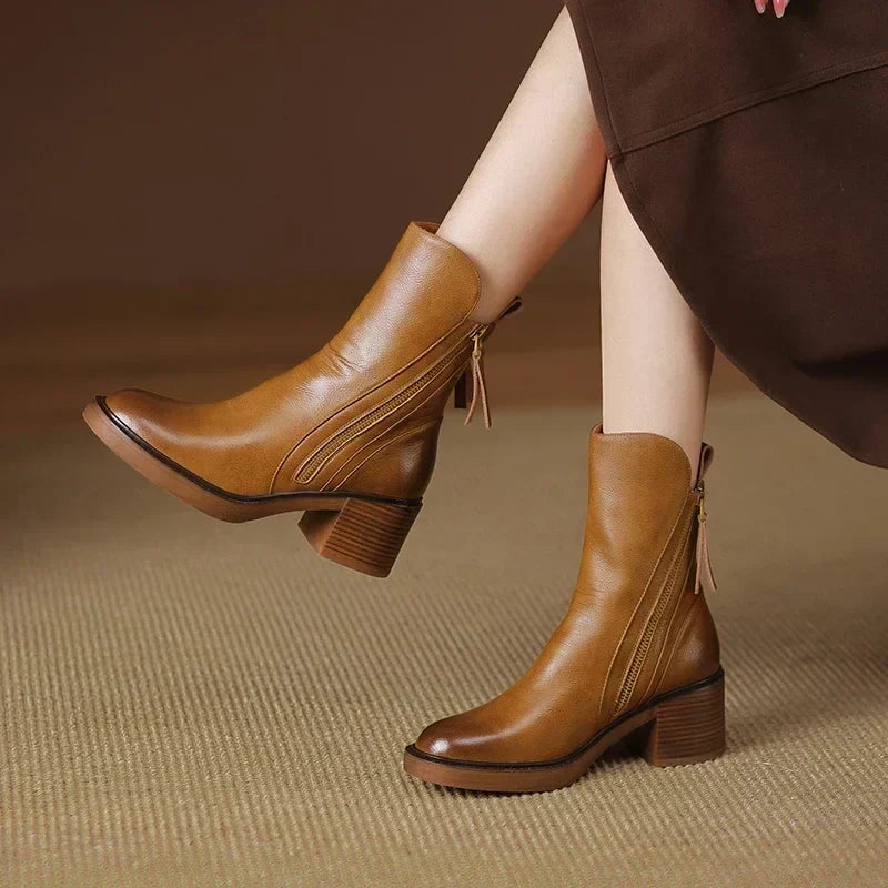 Zaria | Stiefeletten mit Blockabsatz in Holzoptik und Reissverschluss für Damen