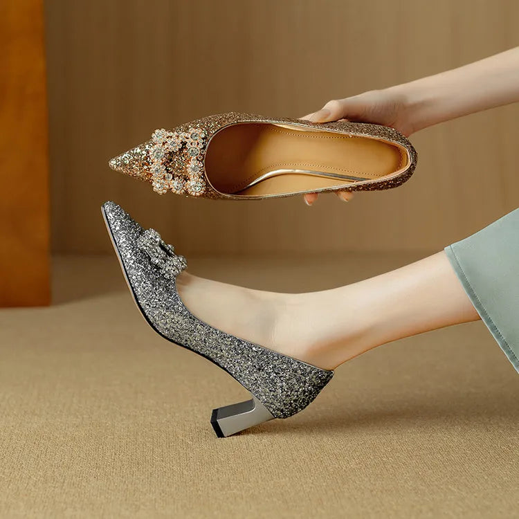 Theresa – Glitzer-Pumps mit Schmuckschnalle
