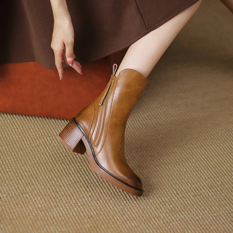 Zaria | Stiefeletten mit Blockabsatz in Holzoptik und Reissverschluss für Damen