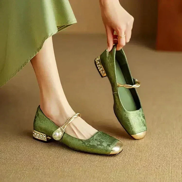 Frieda – Mary-Jane-Schuhe mit Metallkappe und Perlenschnalle