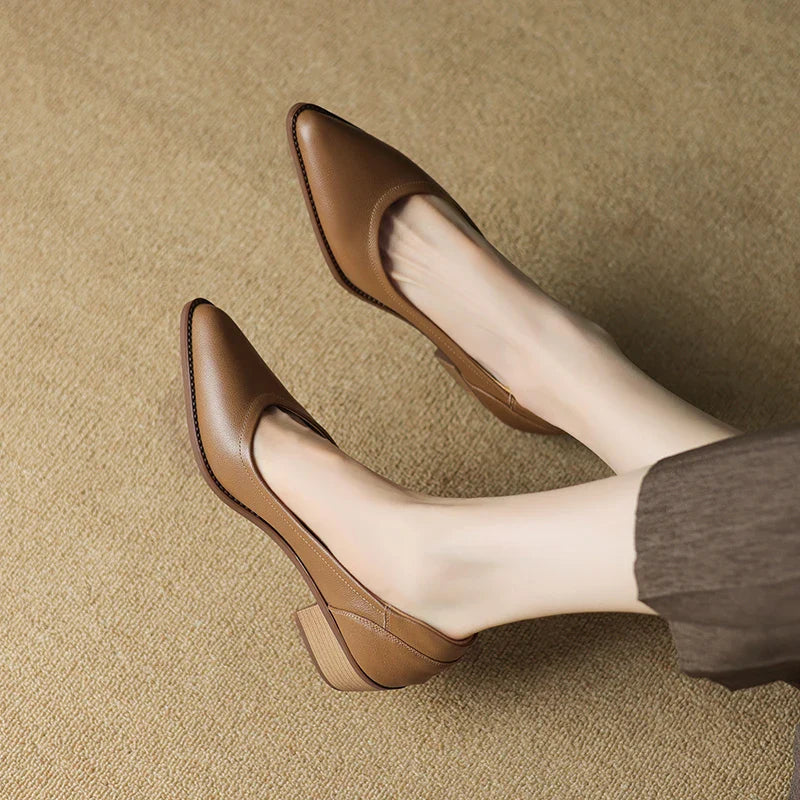Ella – Spitz zulaufende Ballerinas mit flachem Absatz