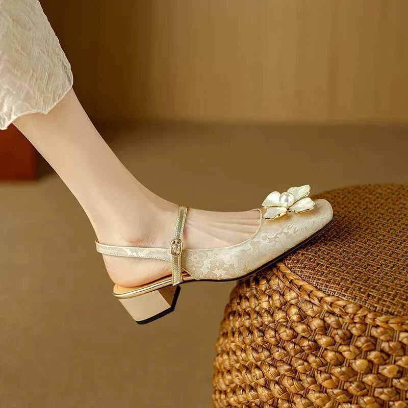 Mathilde – Mary-Jane-Schuhe mit Blüten-Applikation