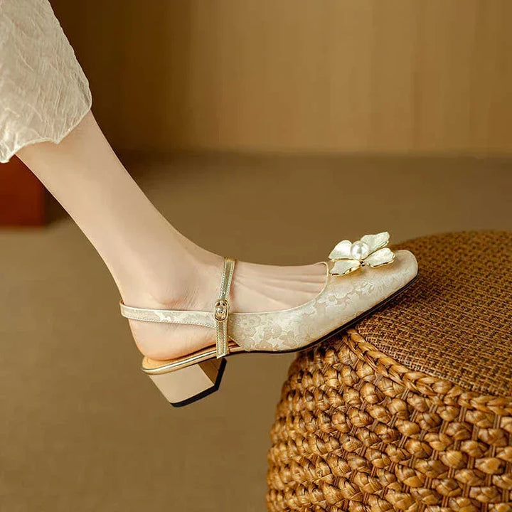 Mathilde – Mary-Jane-Schuhe mit Blüten-Applikation