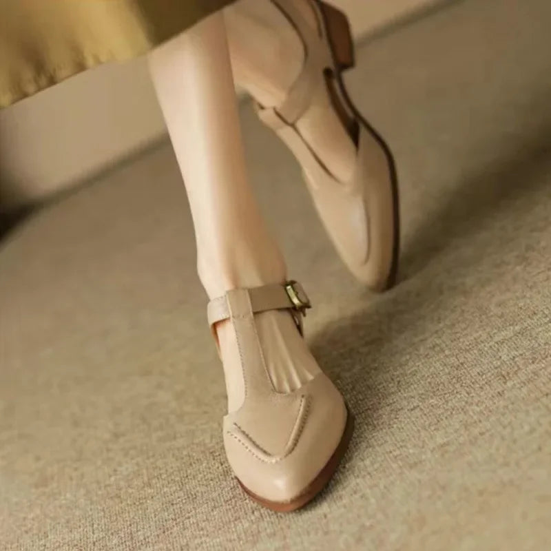Hannah – T-Steg-Schuhe mit Schnalle und niedrigem Absatz