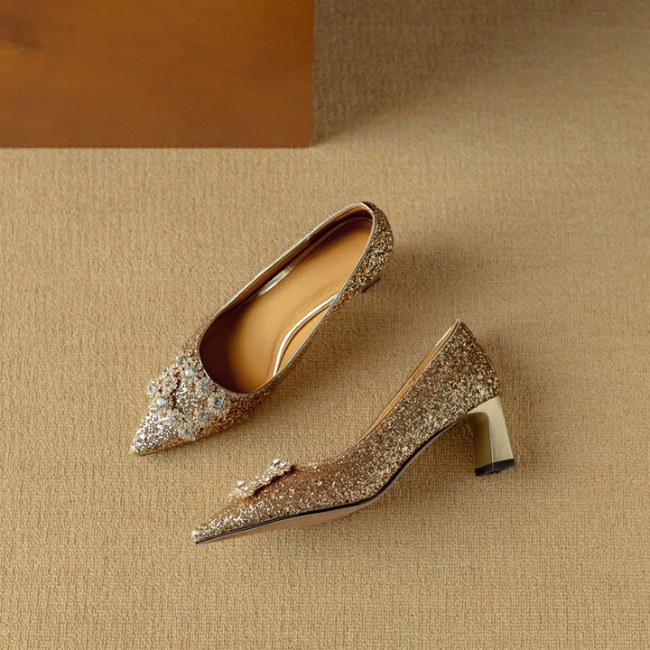 Theresa – Glitzer-Pumps mit Schmuckschnalle