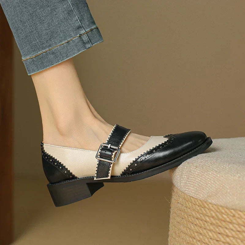 Paula – Zweifarbige Mary-Jane-Schuhe im Budapester Stil