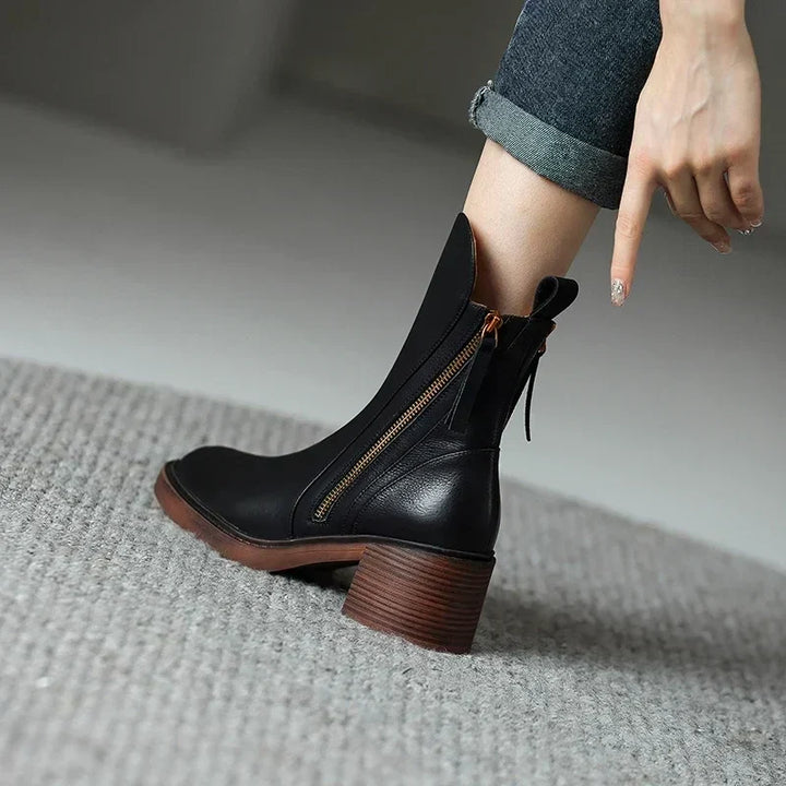 Zaria | Stiefeletten mit Blockabsatz in Holzoptik und Reissverschluss für Damen