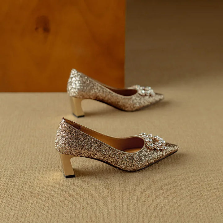 Theresa – Glitzer-Pumps mit Schmuckschnalle