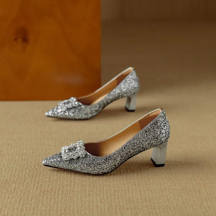 Theresa – Glitzer-Pumps mit Schmuckschnalle