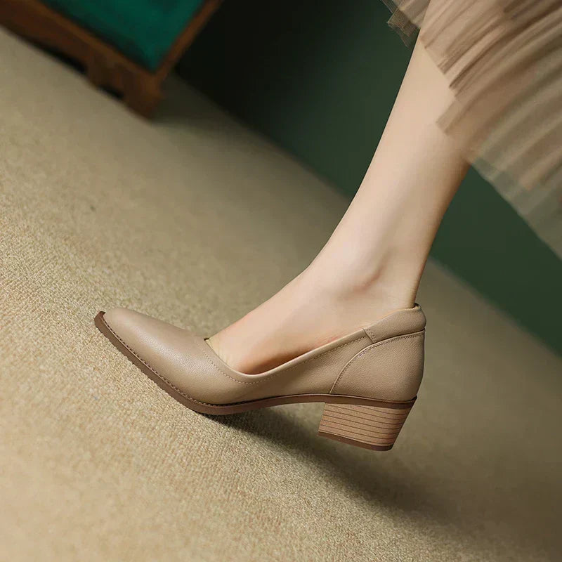 Ella – Spitz zulaufende Ballerinas mit flachem Absatz