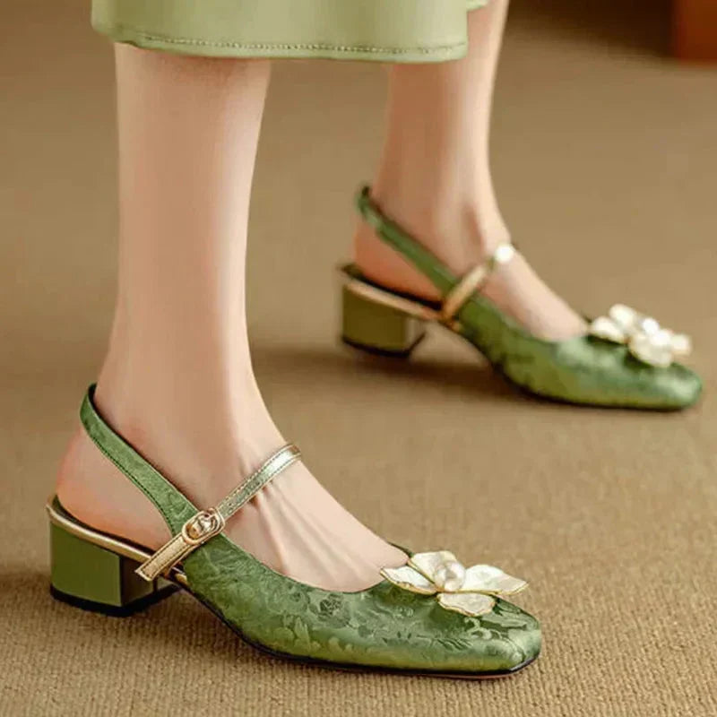Mathilde – Mary-Jane-Schuhe mit Blüten-Applikation