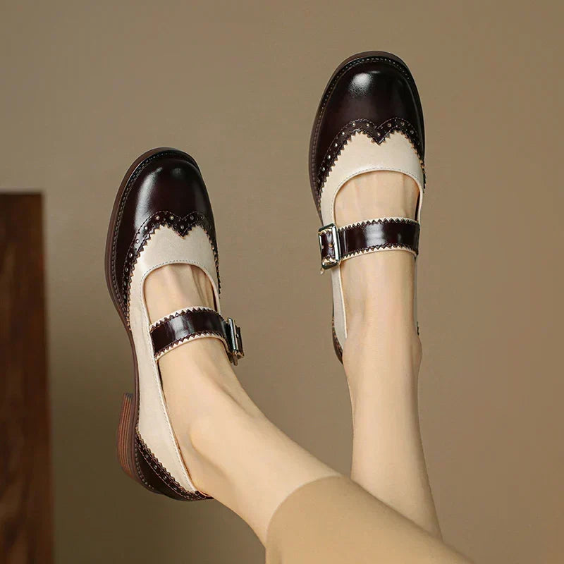 Paula – Zweifarbige Mary-Jane-Schuhe im Budapester Stil