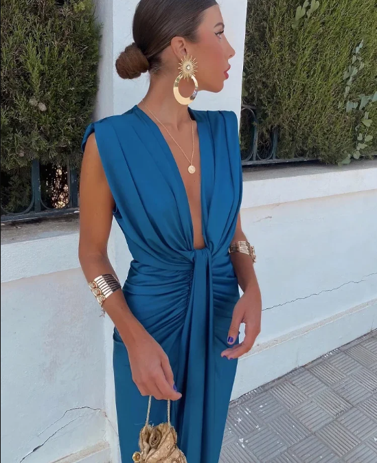 Amelia | Ärmelloses plissiertes Damen-Midikleid mit V-Ausschnitt und Wickeltaille für Hochzeitsgäste