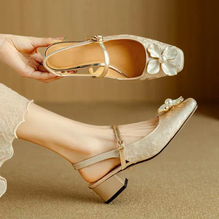 Mathilde – Mary-Jane-Schuhe mit Blüten-Applikation