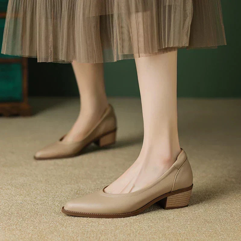 Ella – Spitz zulaufende Ballerinas mit flachem Absatz