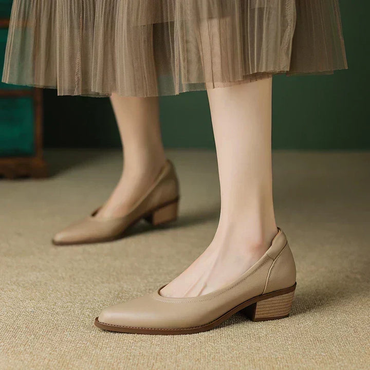 Ella – Spitz zulaufende Ballerinas mit flachem Absatz