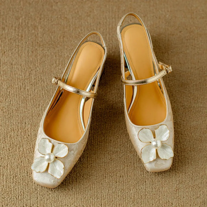 Mathilde – Mary-Jane-Schuhe mit Blüten-Applikation